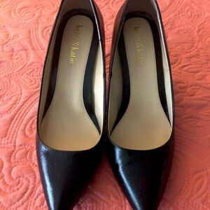 Ladies black dress pump